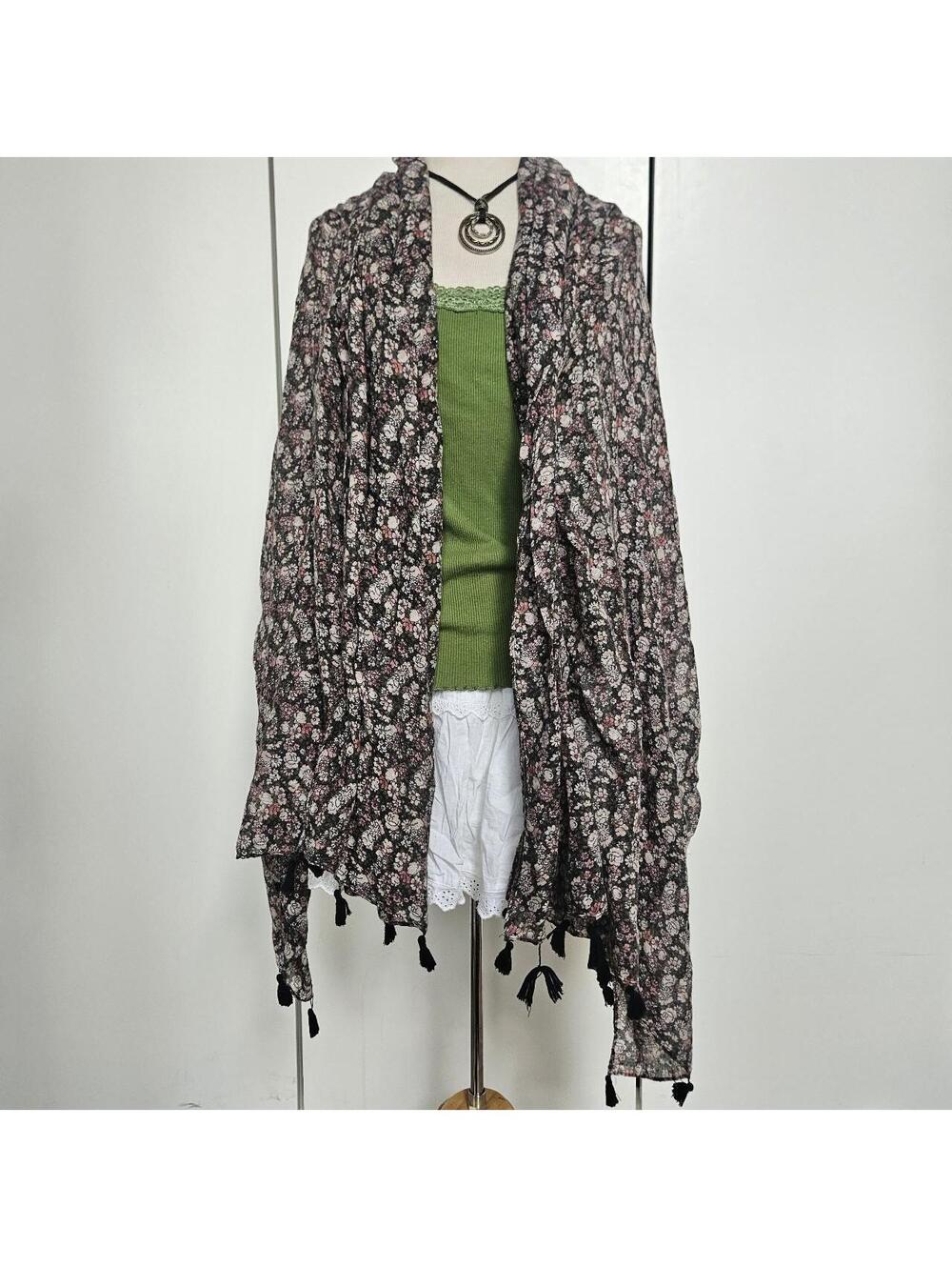 Vintage Y2k Light Floral Shawl with Tassels
